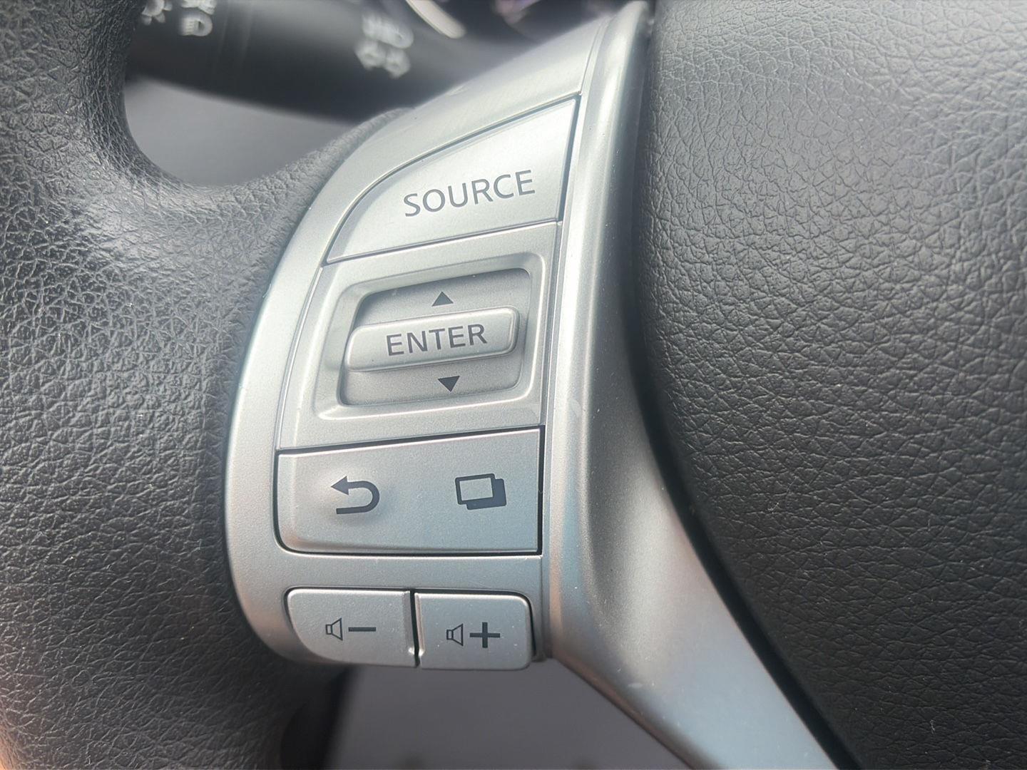 2016 Nissan Rogue photo 21 of 29