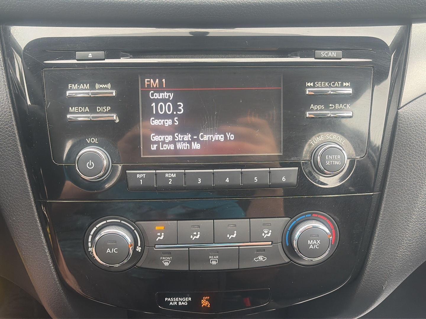 2016 Nissan Rogue photo 23 of 29