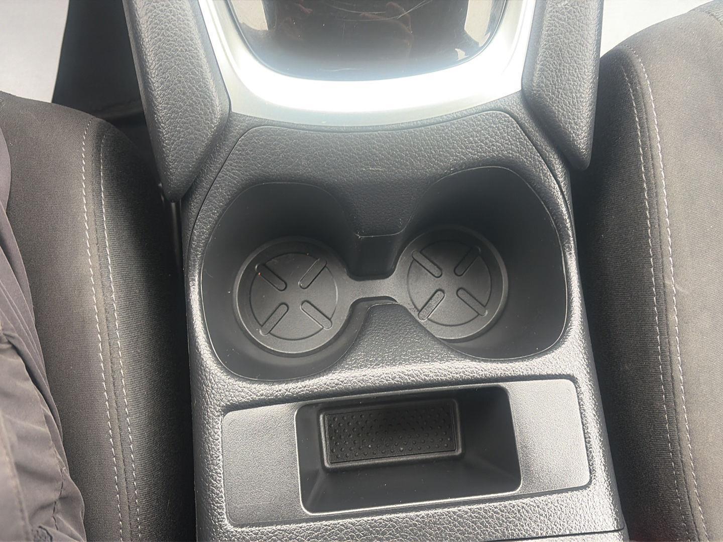 2016 Nissan Rogue photo 26 of 29