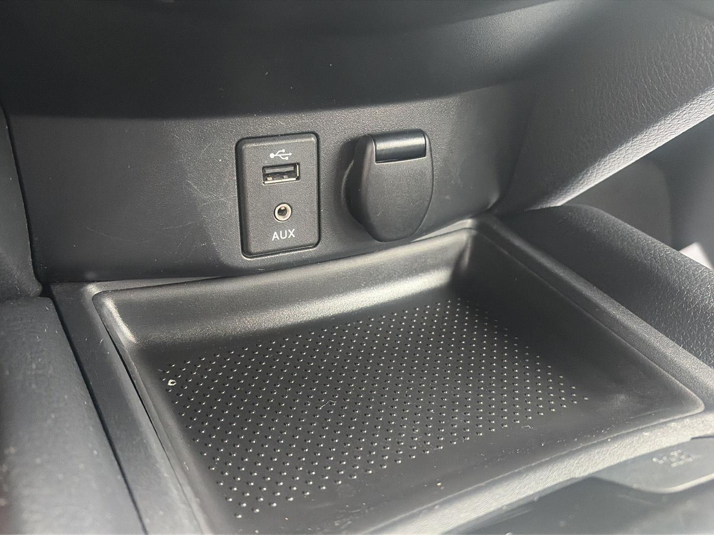 2016 Nissan Rogue photo 27 of 29