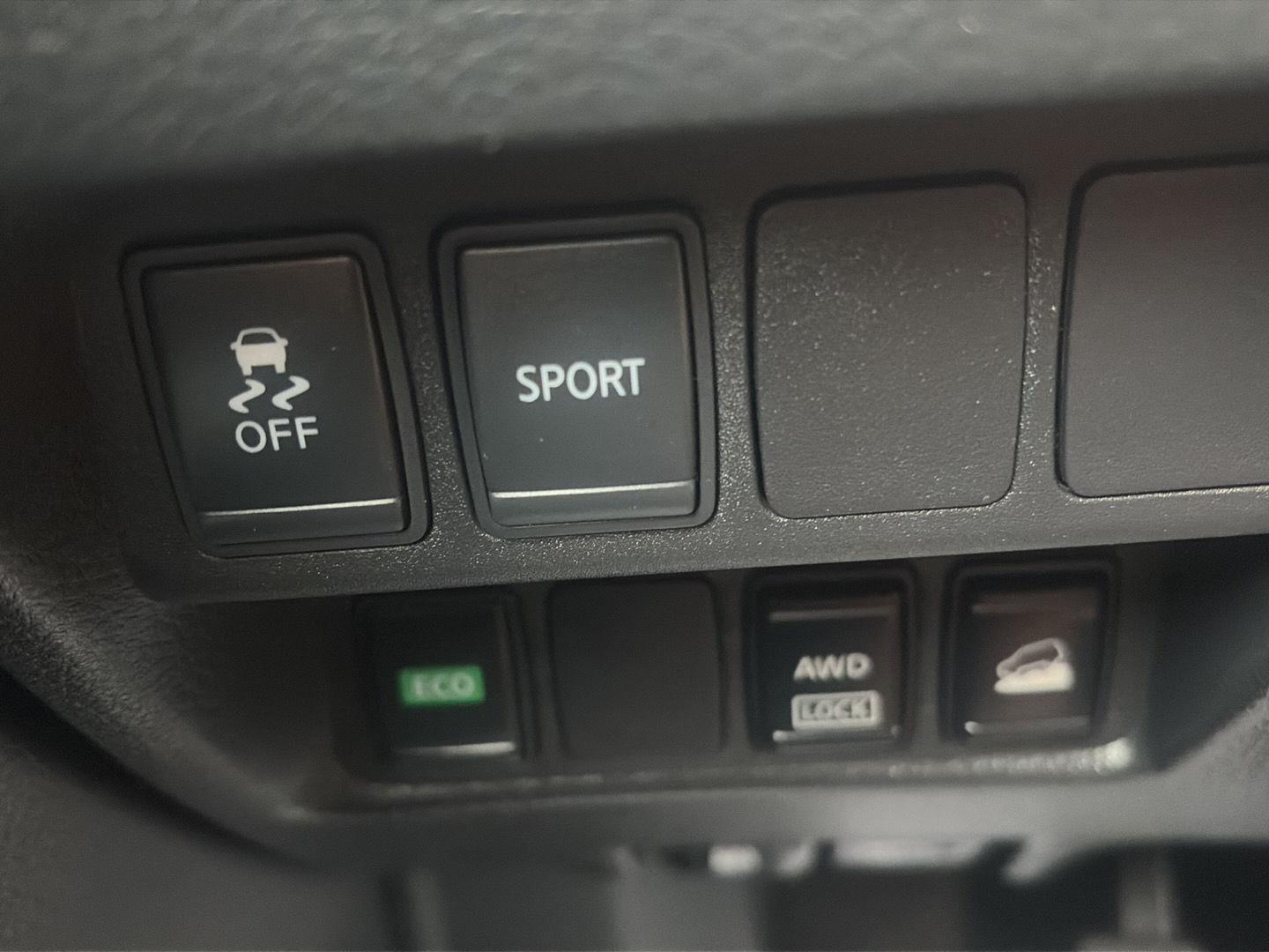 2016 Nissan Rogue photo 28 of 29