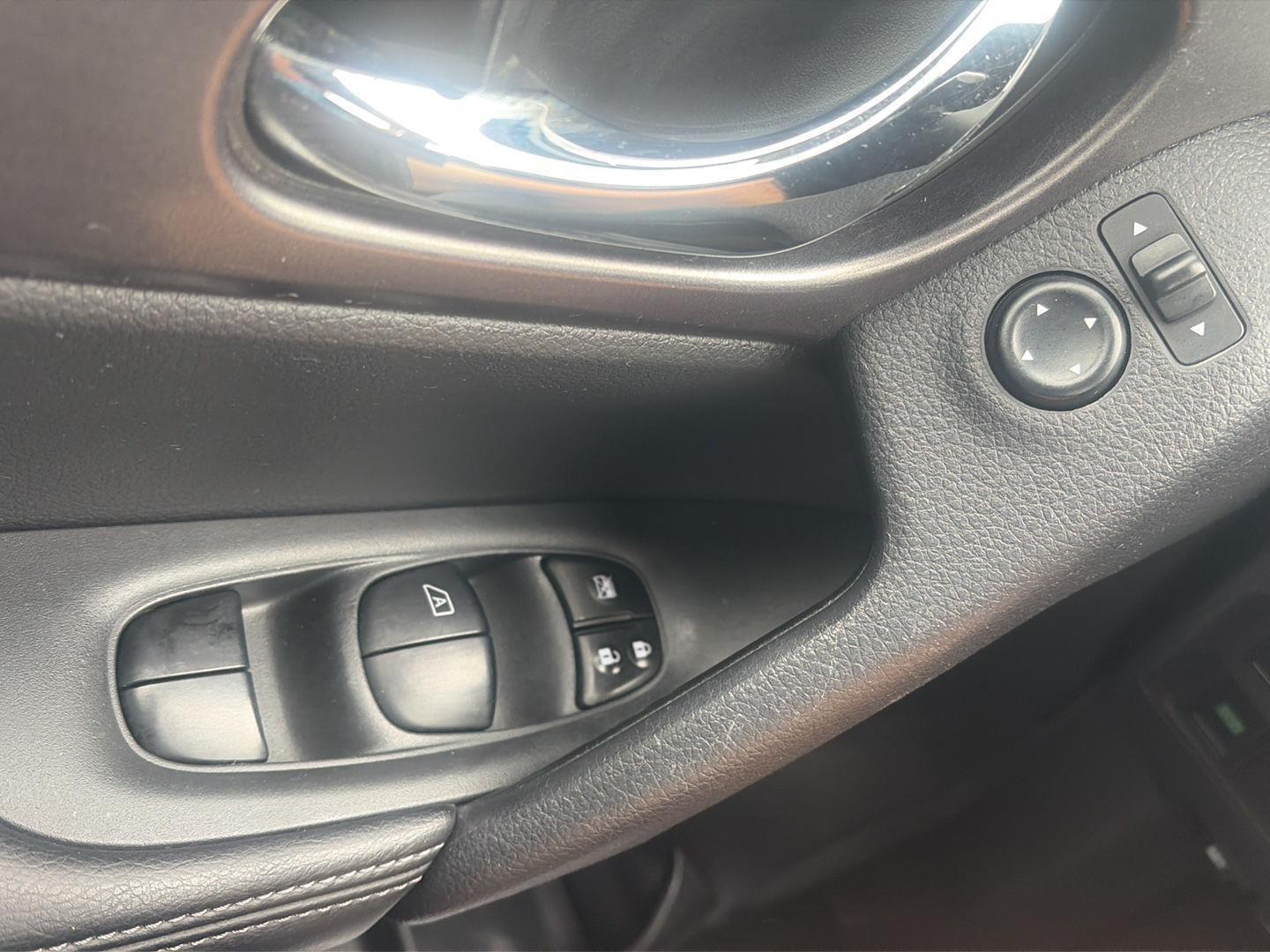 2016 Nissan Rogue photo 29 of 29