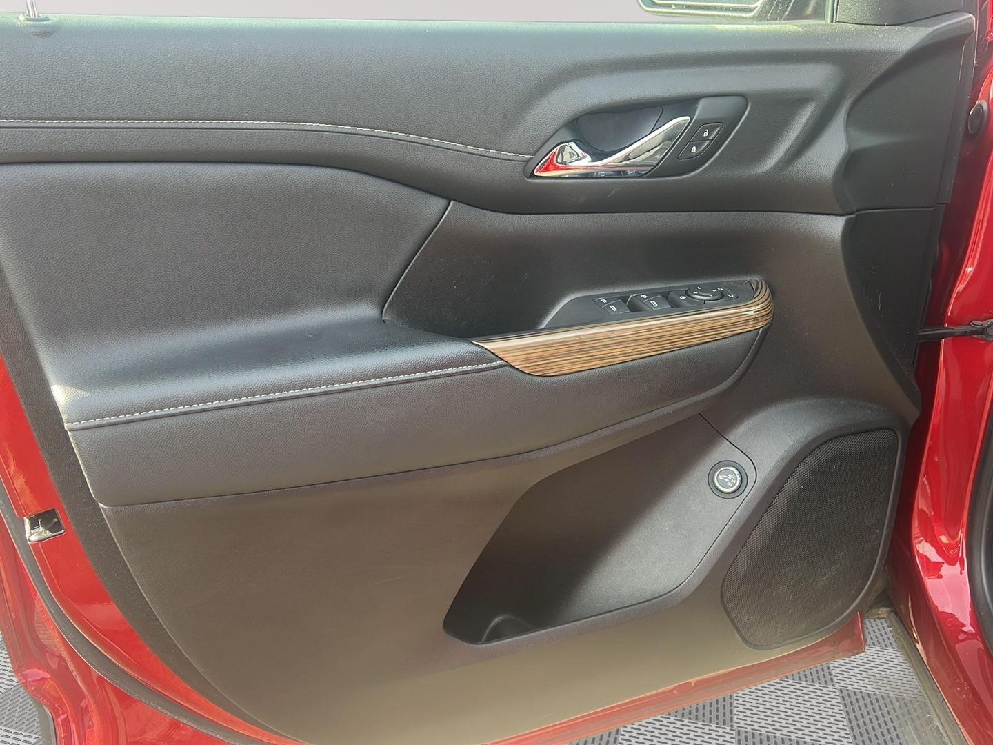 2021 GMC Acadia photo 11 of 26