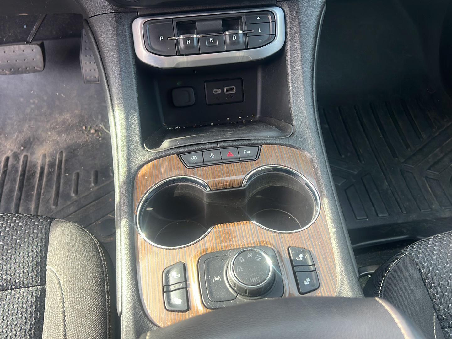 2021 GMC Acadia photo 18 of 26
