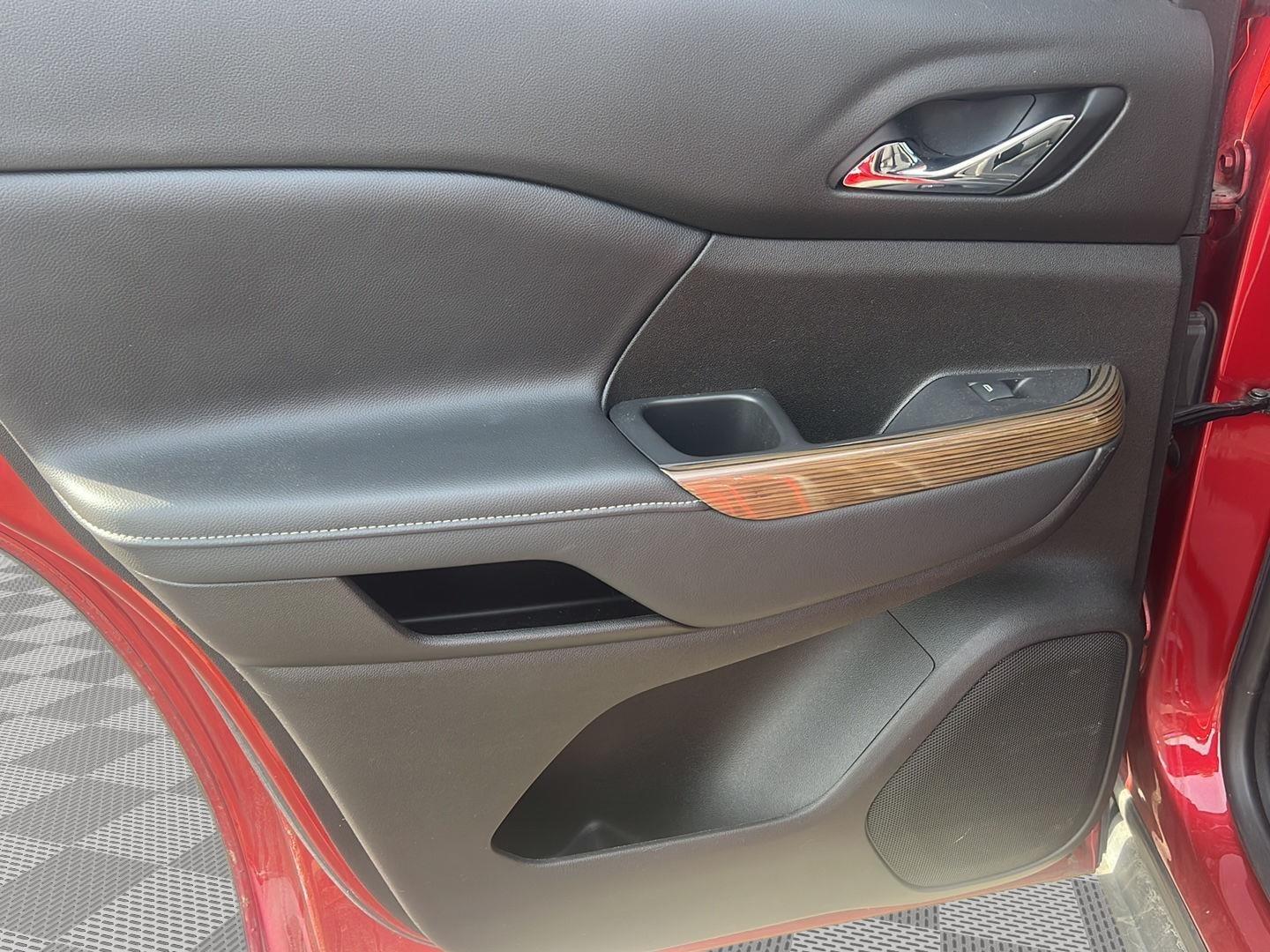 2021 GMC Acadia photo 21 of 26