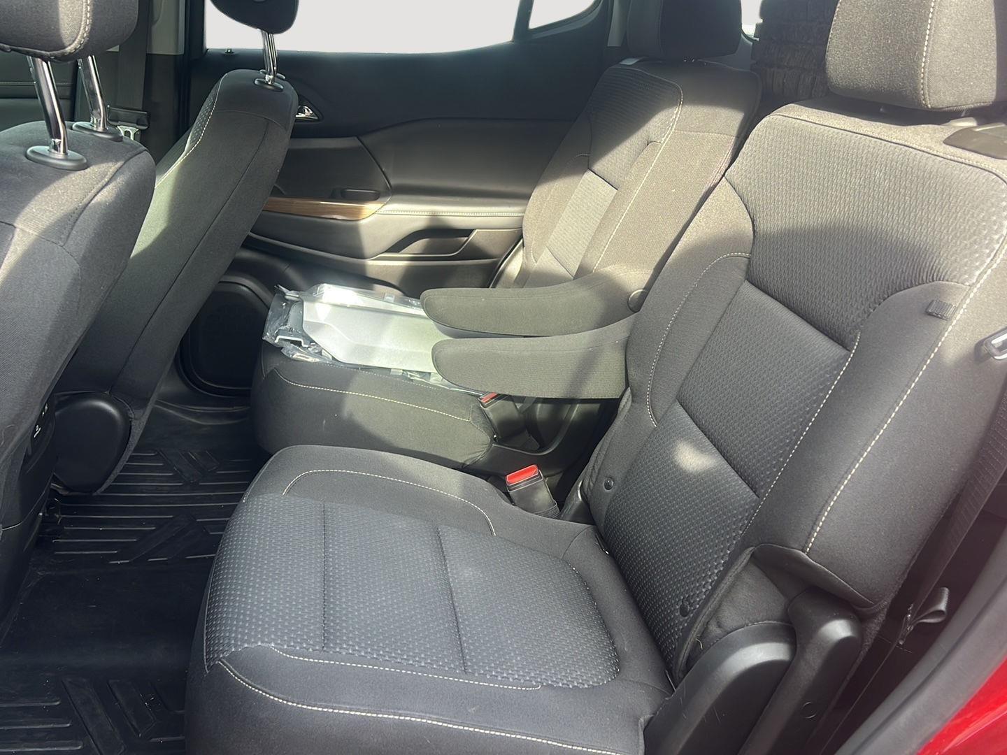 2021 GMC Acadia photo 22 of 26