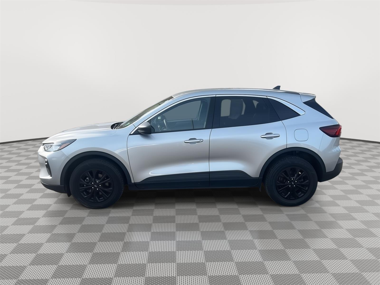 2023 Ford Escape photo 2 of 26