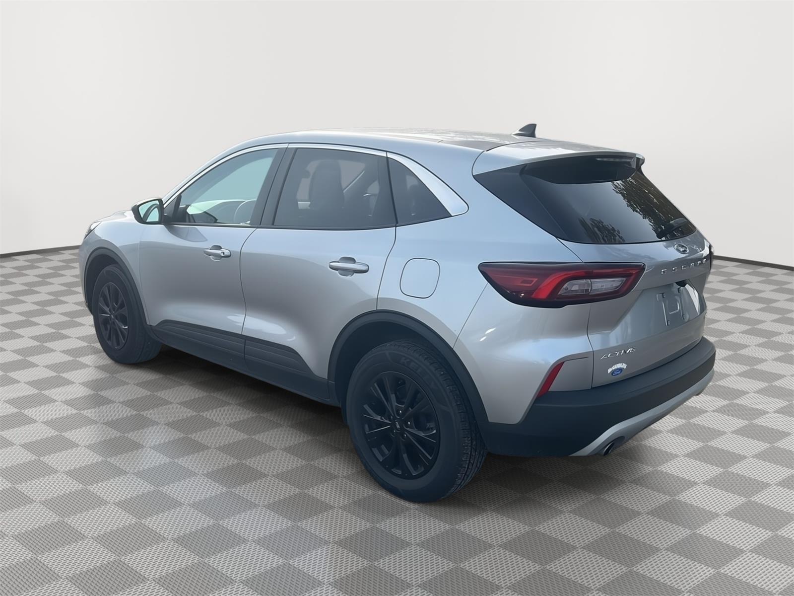 2023 Ford Escape photo 3 of 26