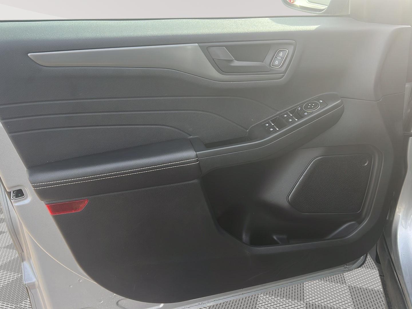 2023 Ford Escape photo 9 of 26