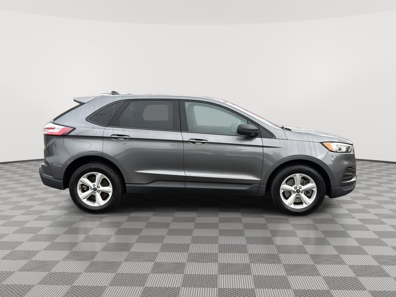 2021 Ford Edge photo 4 of 25