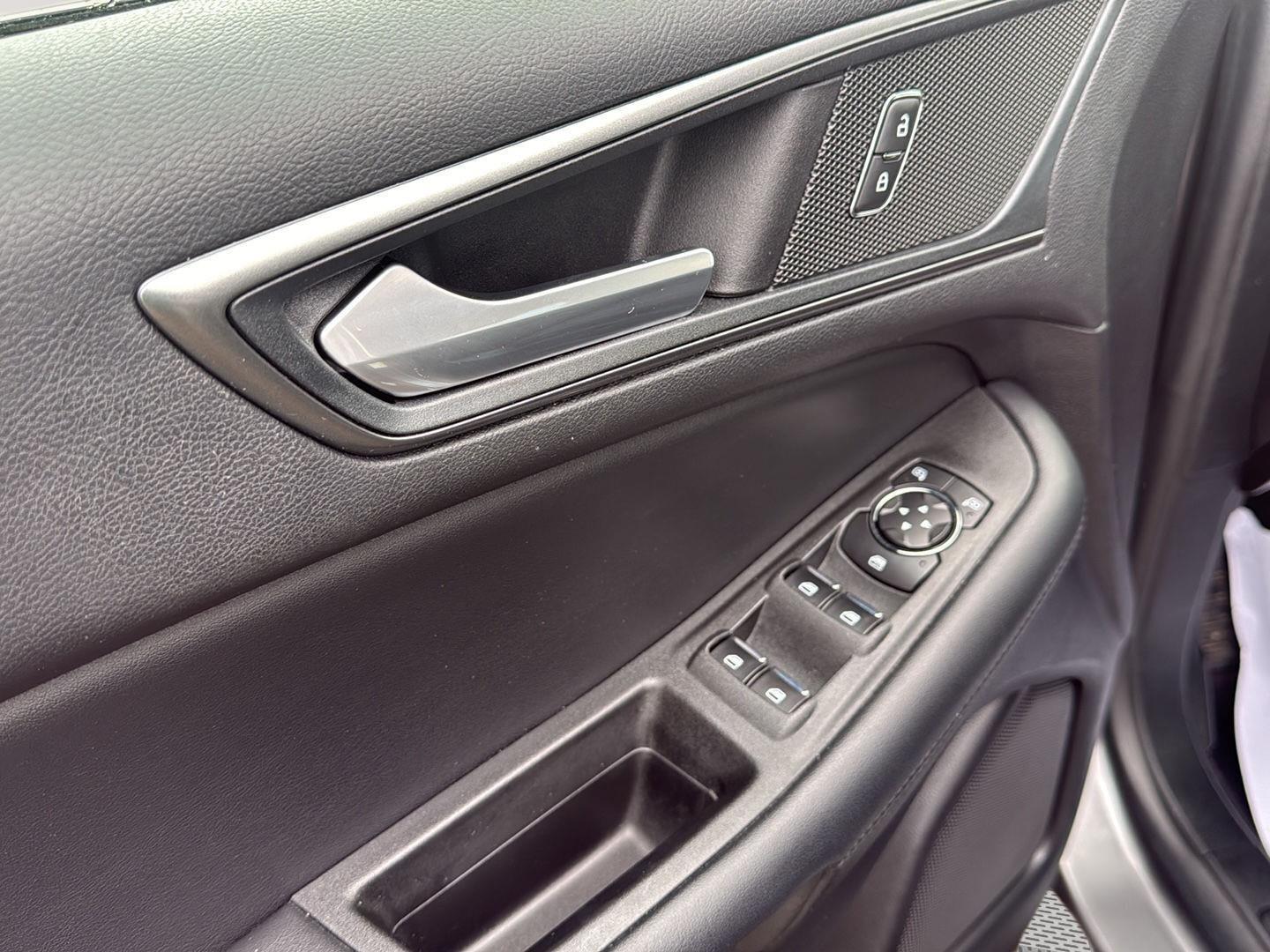 2021 Ford Edge photo 10 of 25