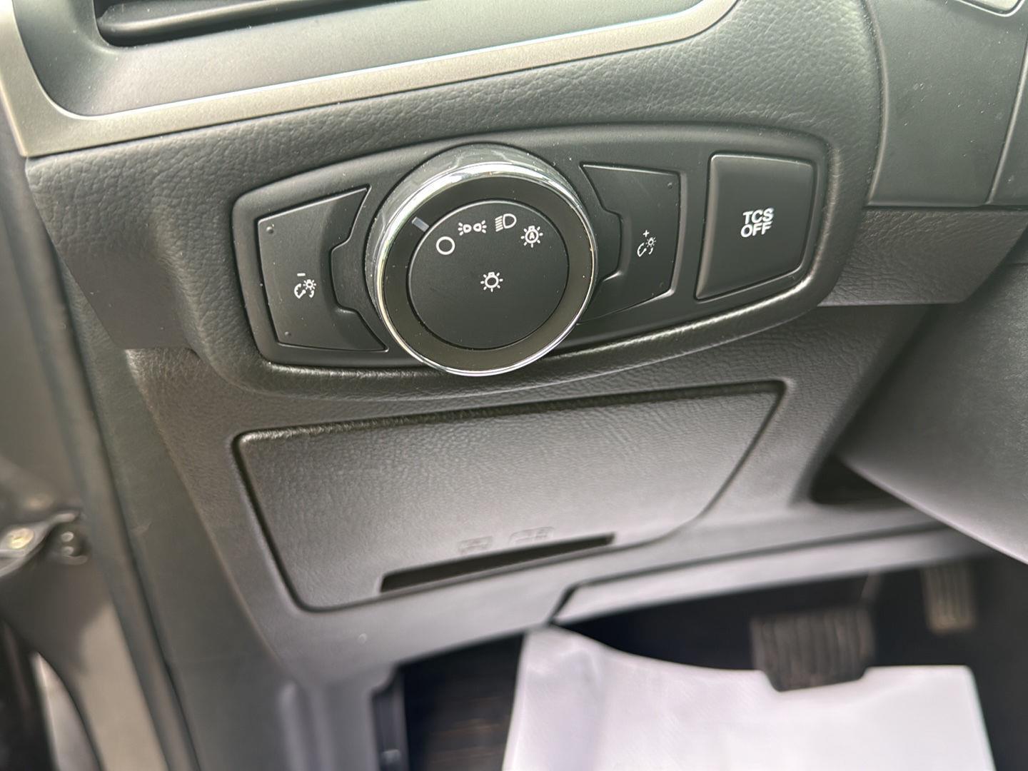 2021 Ford Edge photo 11 of 25