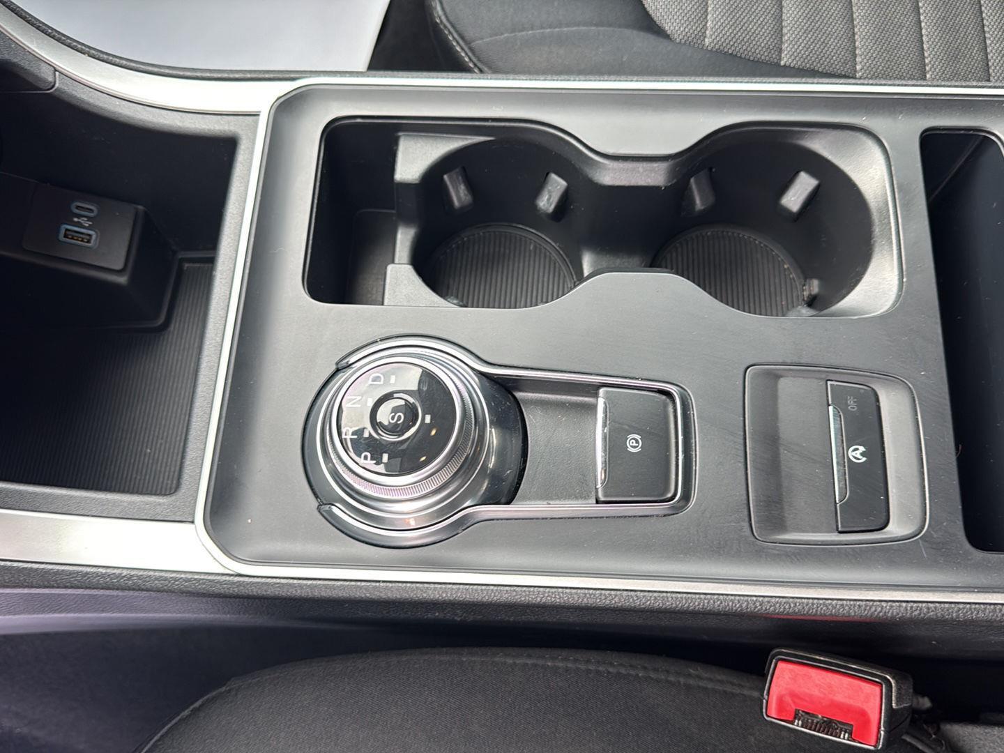 2021 Ford Edge photo 14 of 25
