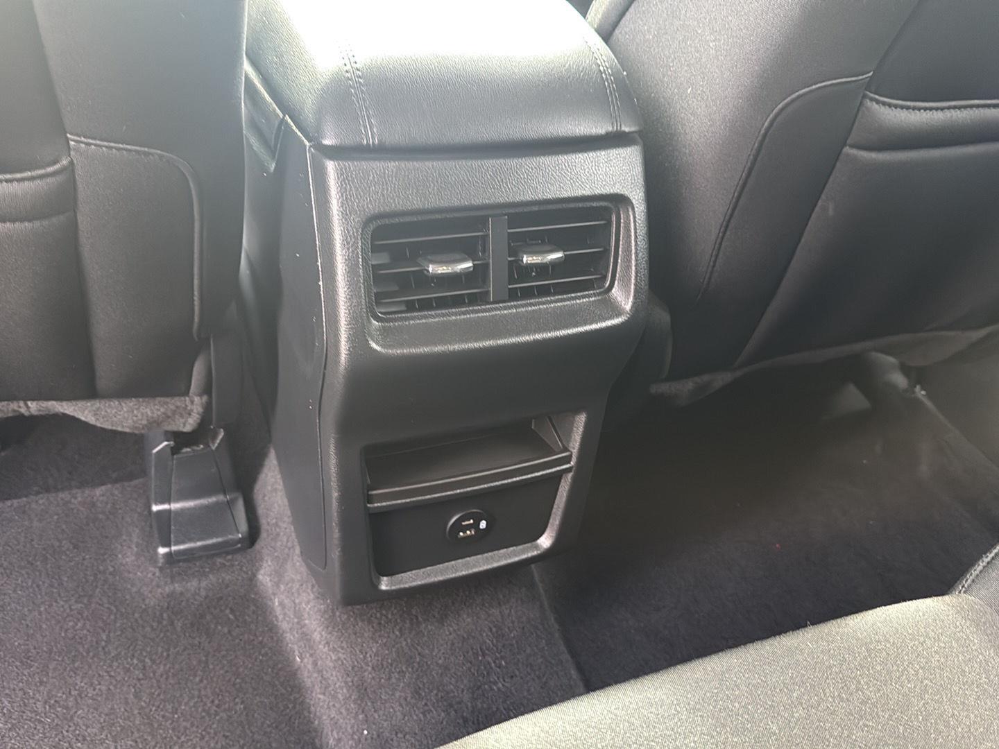 2021 Ford Edge photo 19 of 25