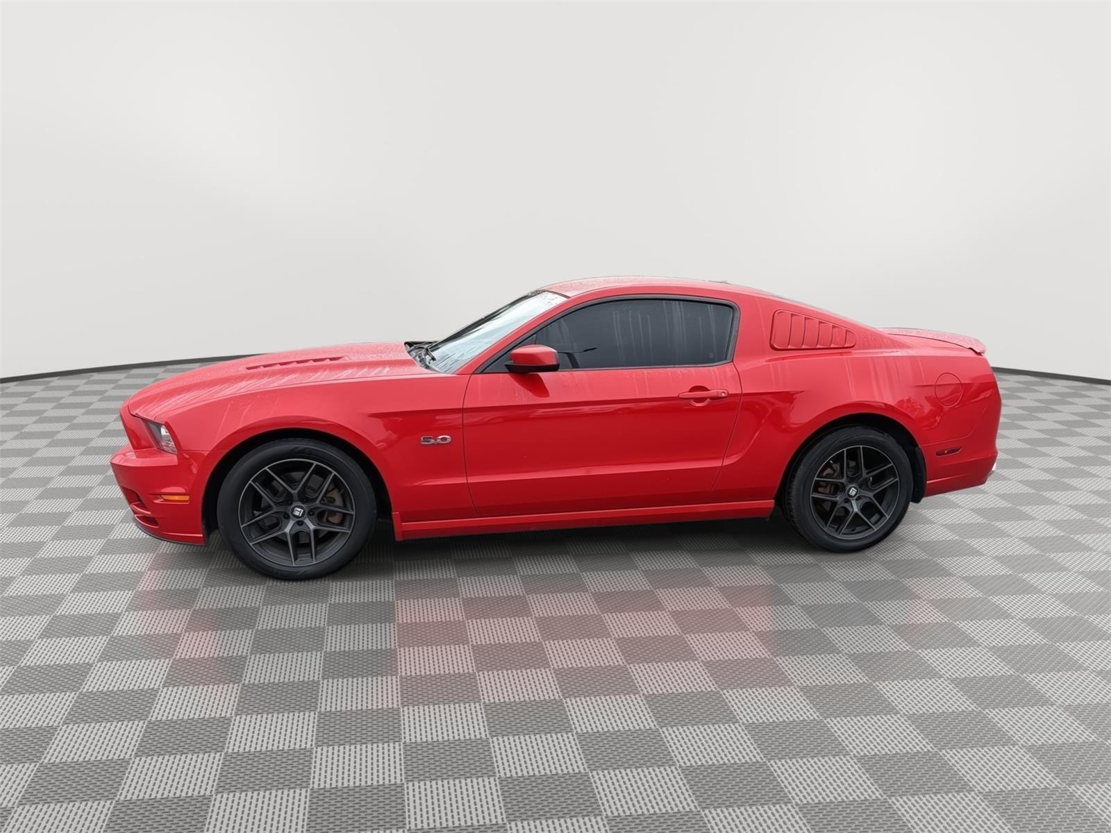 2014 Ford Mustang photo 2 of 9