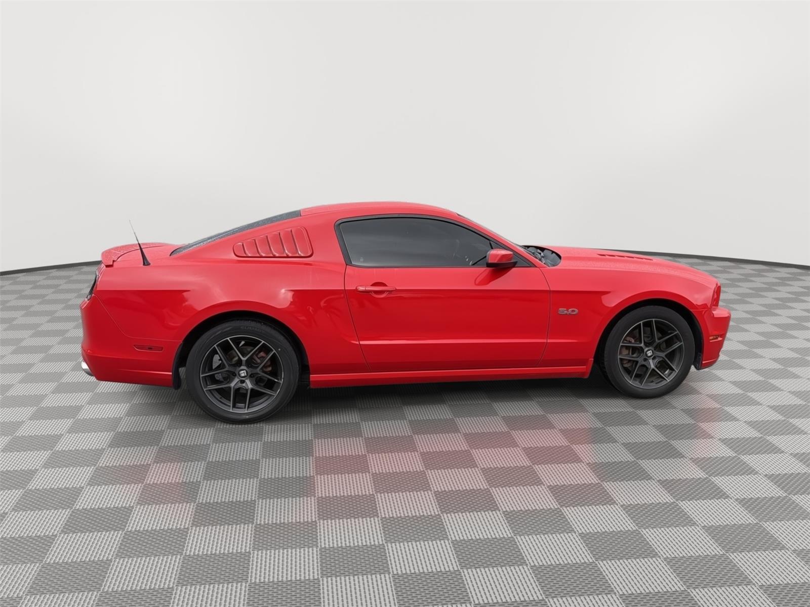 2014 Ford Mustang photo 6 of 9