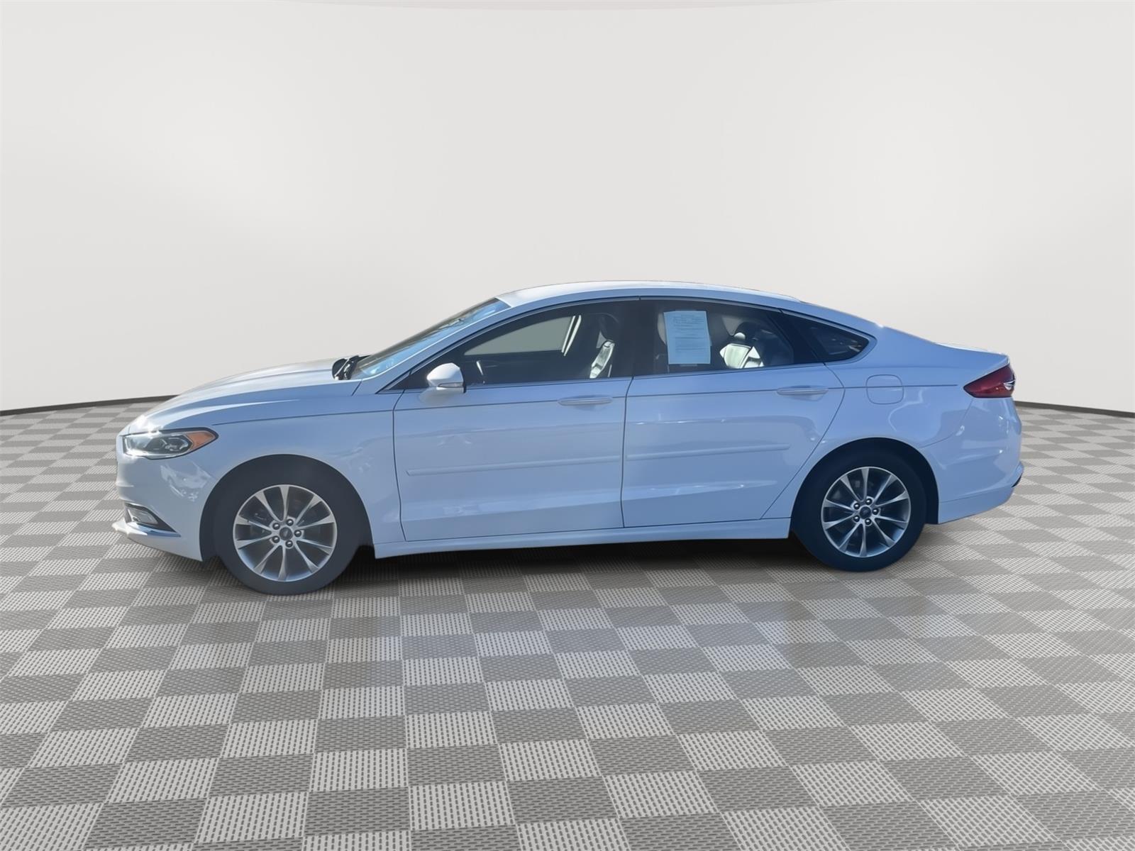 2017 Ford Fusion photo 2 of 25