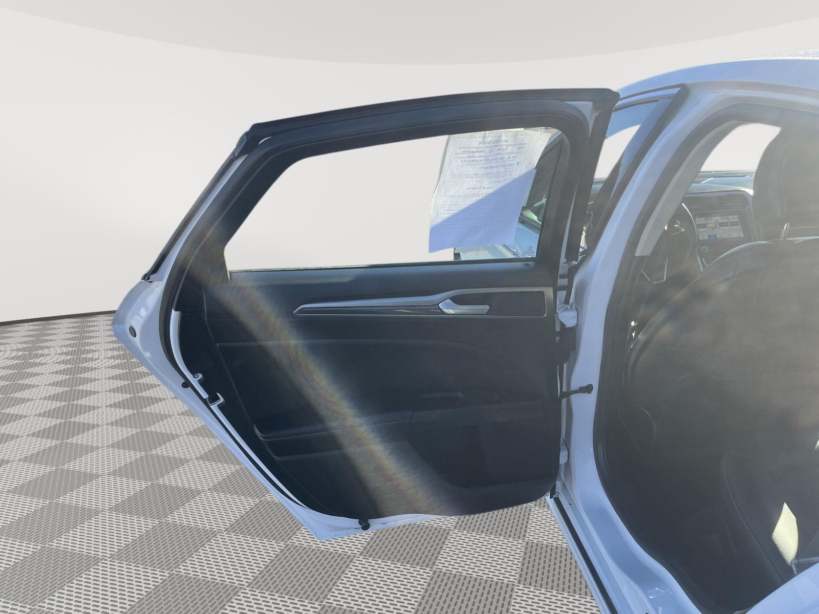 2017 Ford Fusion photo 11 of 25