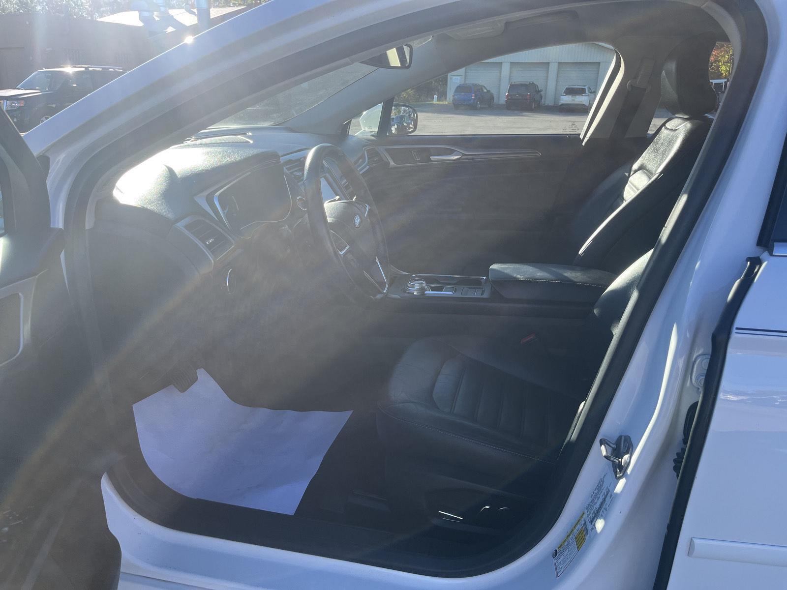 2017 Ford Fusion photo 12 of 25