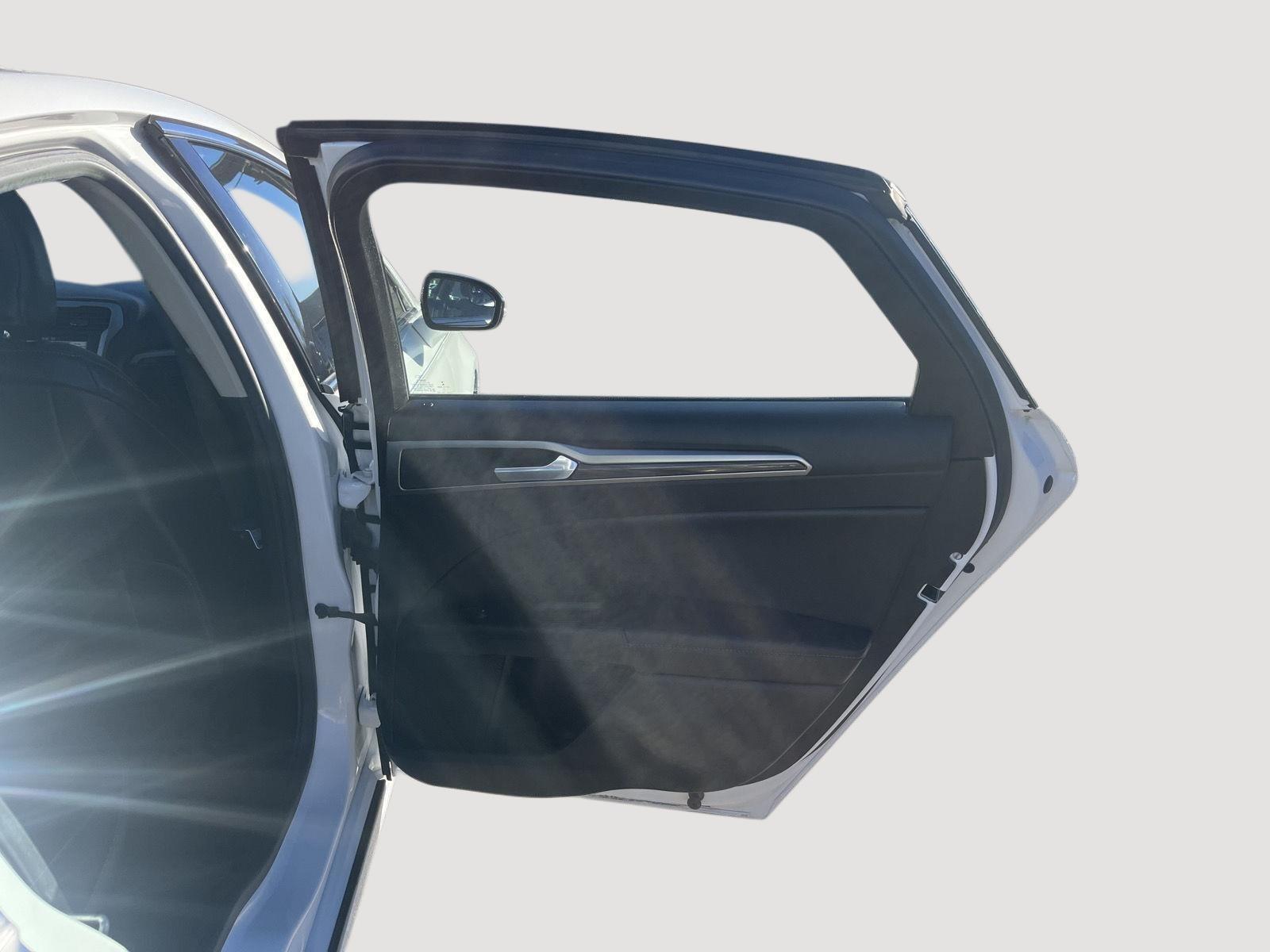 2017 Ford Fusion photo 14 of 25