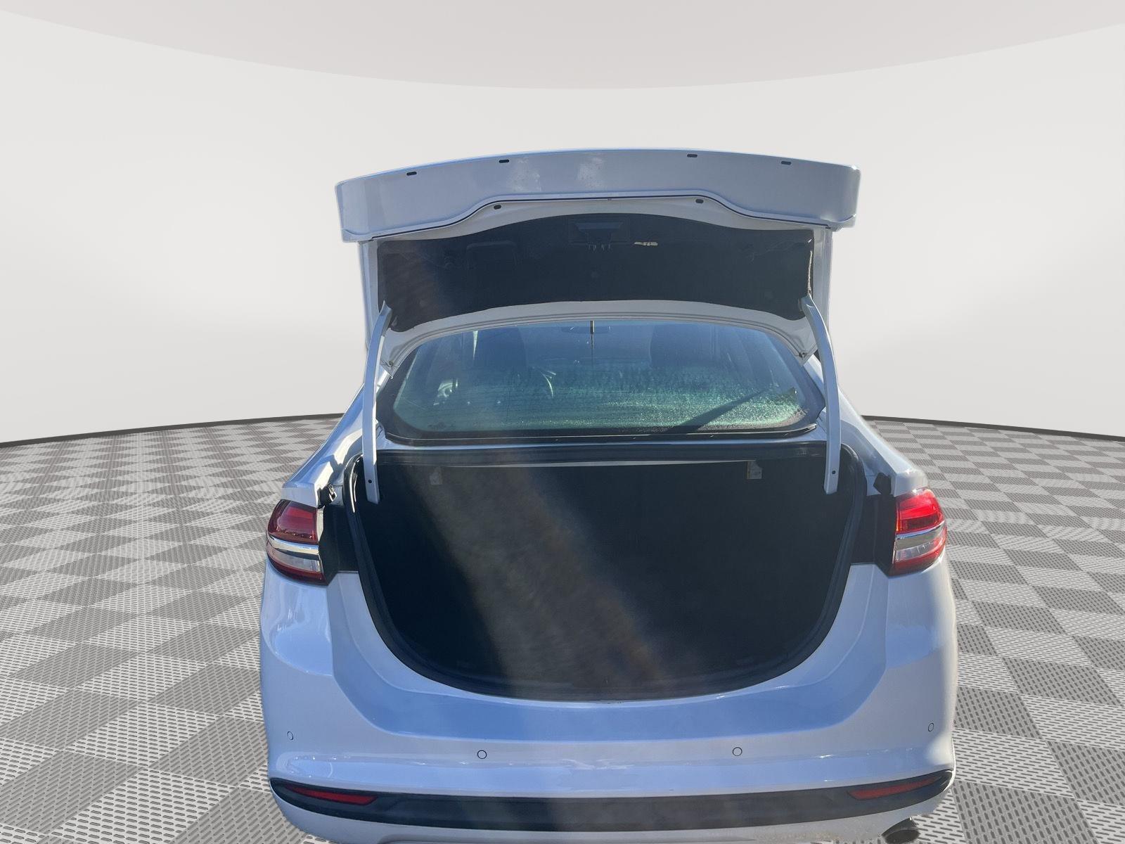 2017 Ford Fusion photo 15 of 25