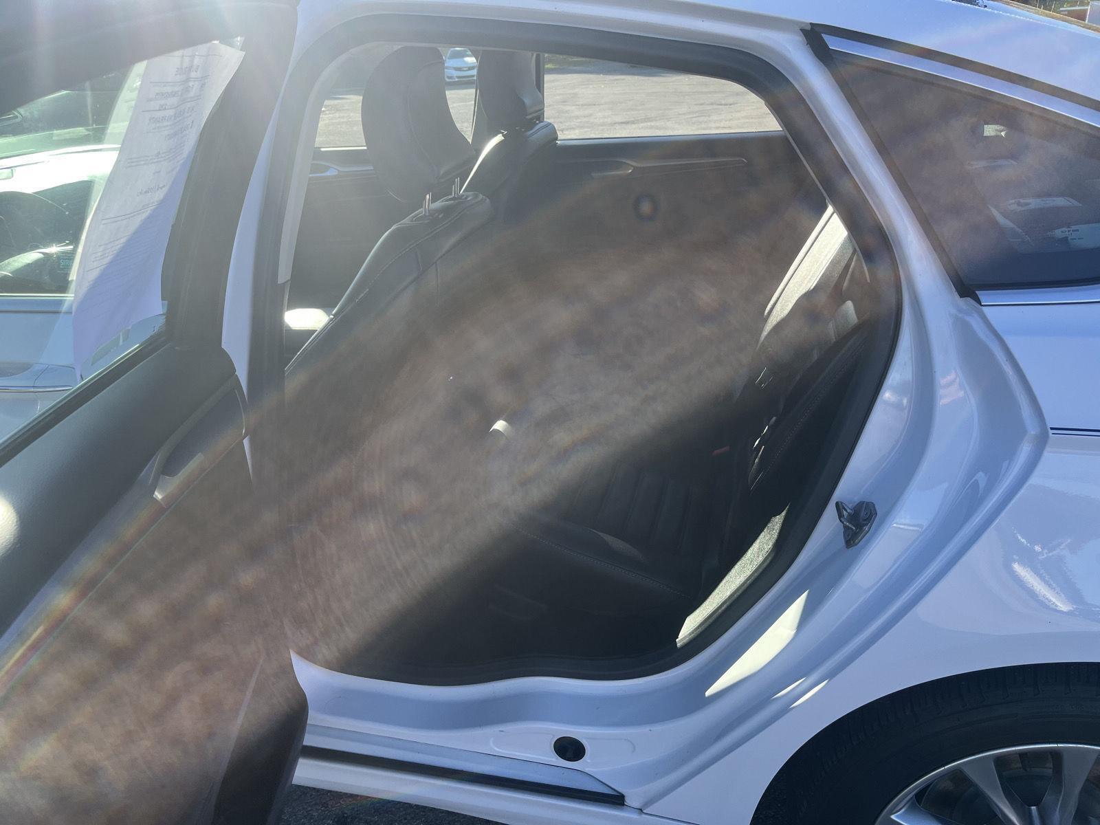 2017 Ford Fusion photo 16 of 25