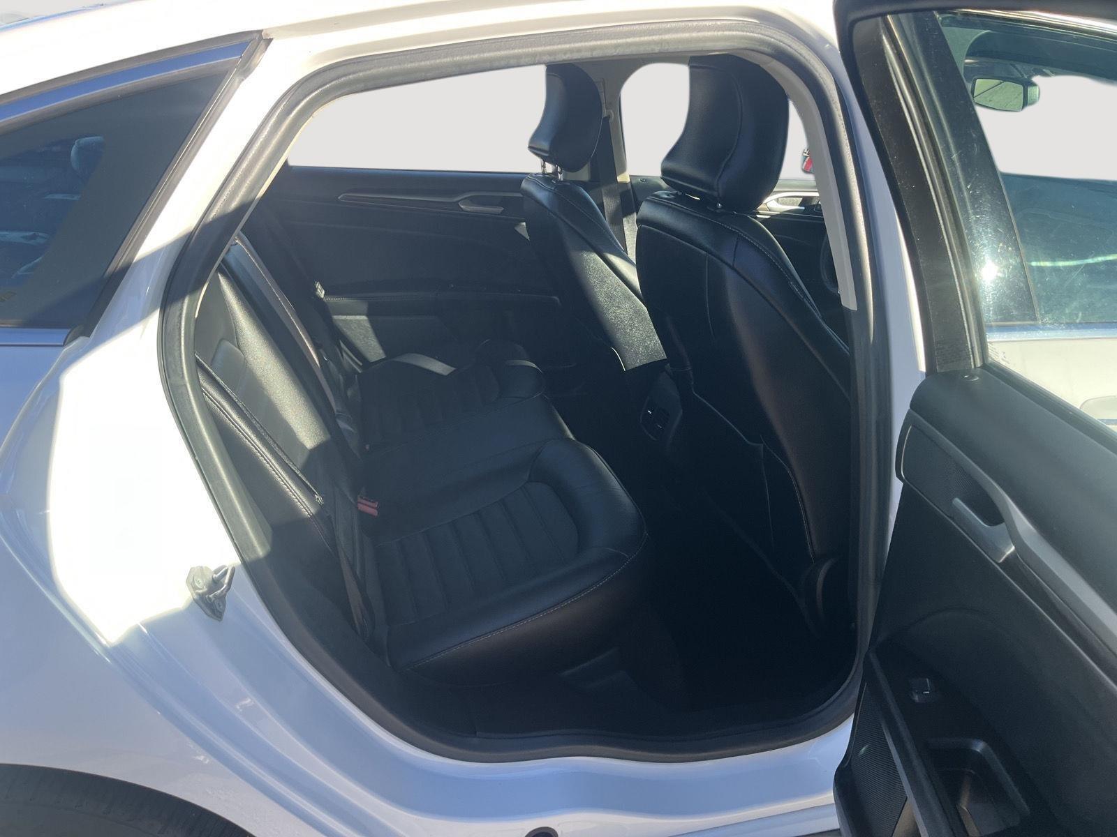 2017 Ford Fusion photo 19 of 25