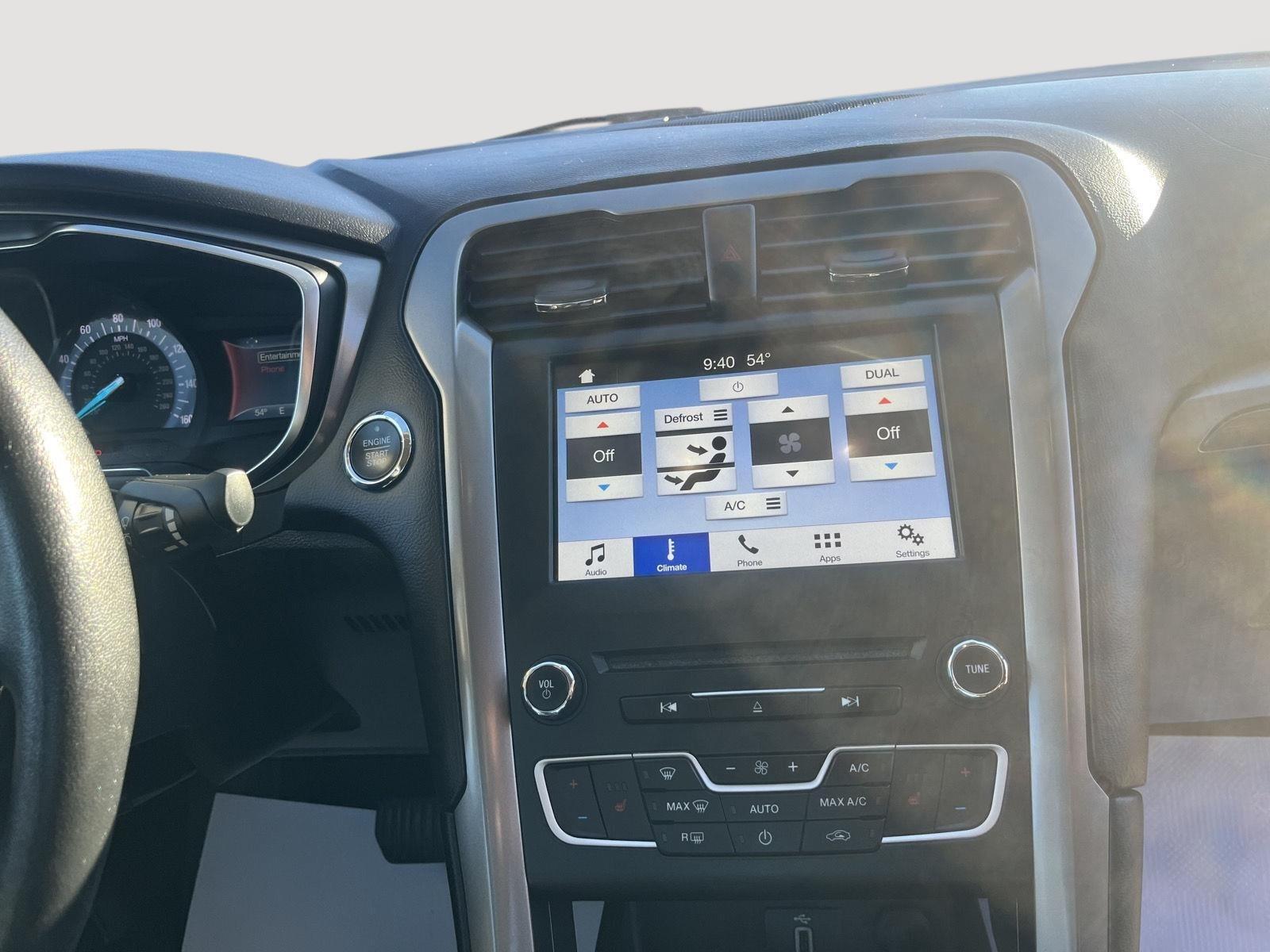 2017 Ford Fusion photo 20 of 25