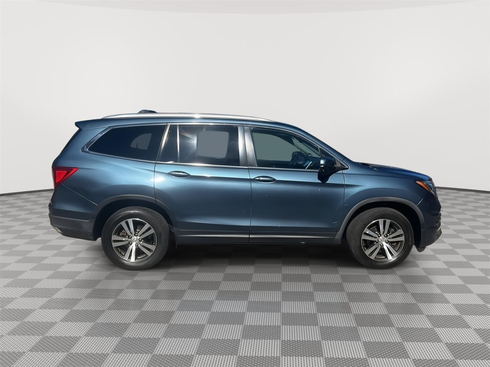 2018 Honda Pilot photo 4 of 26