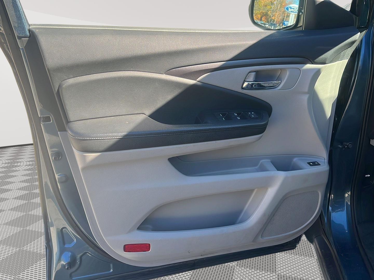 2018 Honda Pilot photo 7 of 26