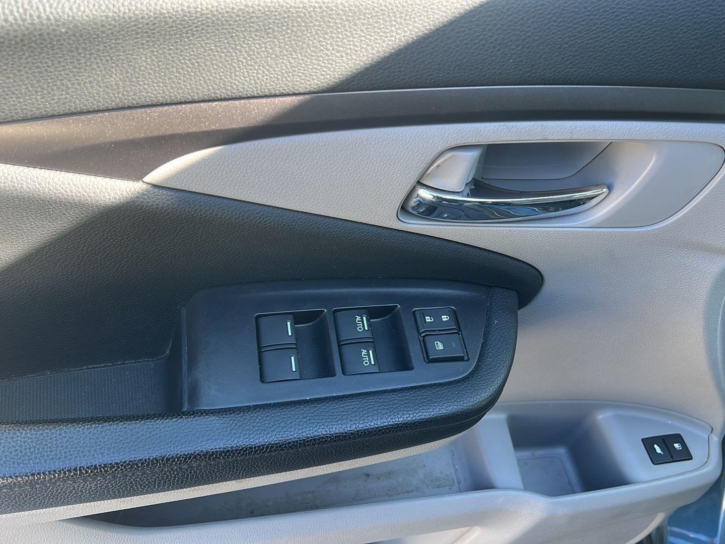 2018 Honda Pilot photo 8 of 26