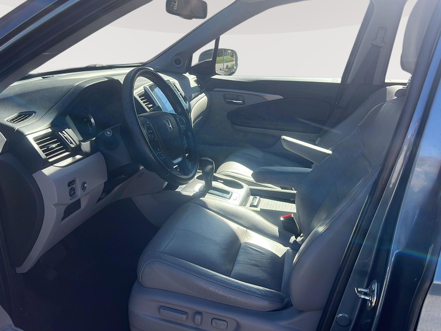 2018 Honda Pilot photo 12 of 26
