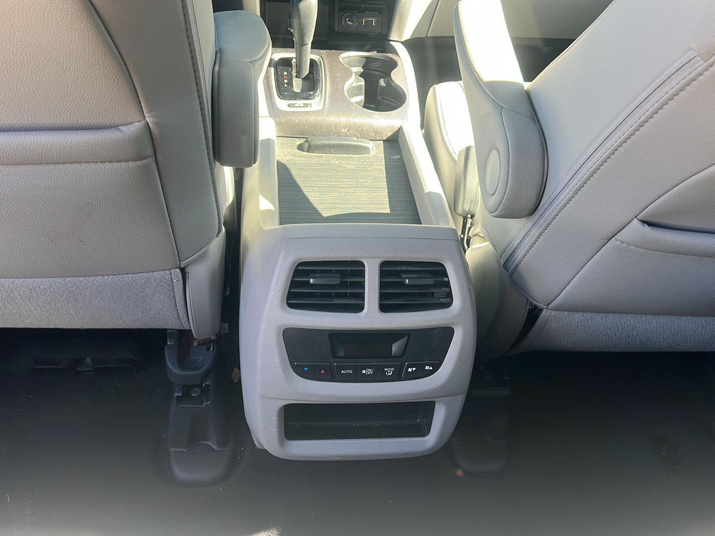 2018 Honda Pilot photo 15 of 26