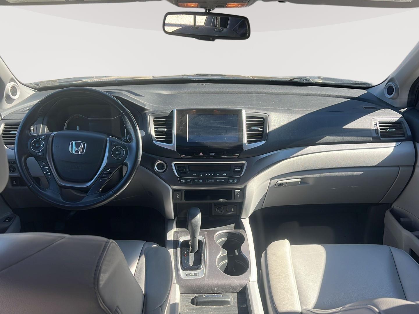 2018 Honda Pilot photo 16 of 26