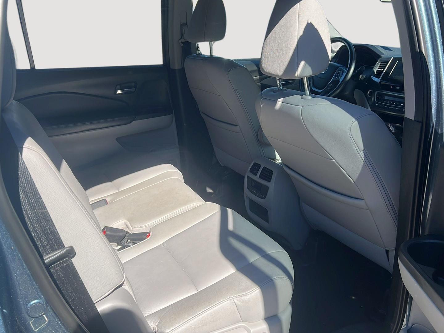 2018 Honda Pilot photo 20 of 26
