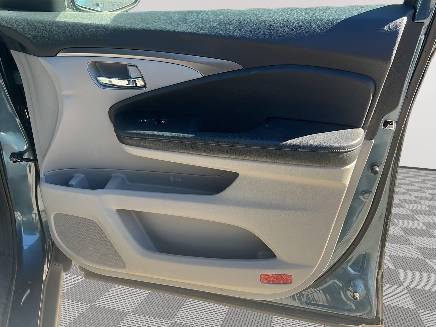 2018 Honda Pilot photo 24 of 26