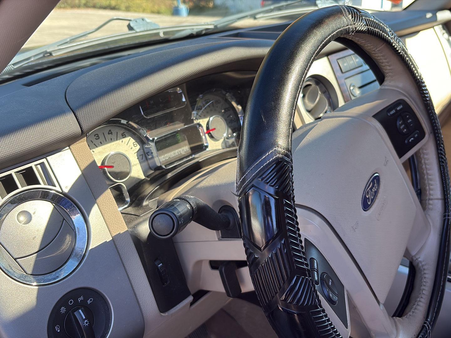2014 Ford Expedition photo 16 of 25