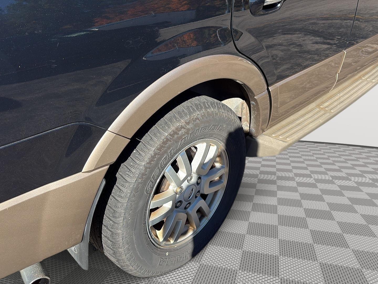2014 Ford Expedition photo 23 of 25