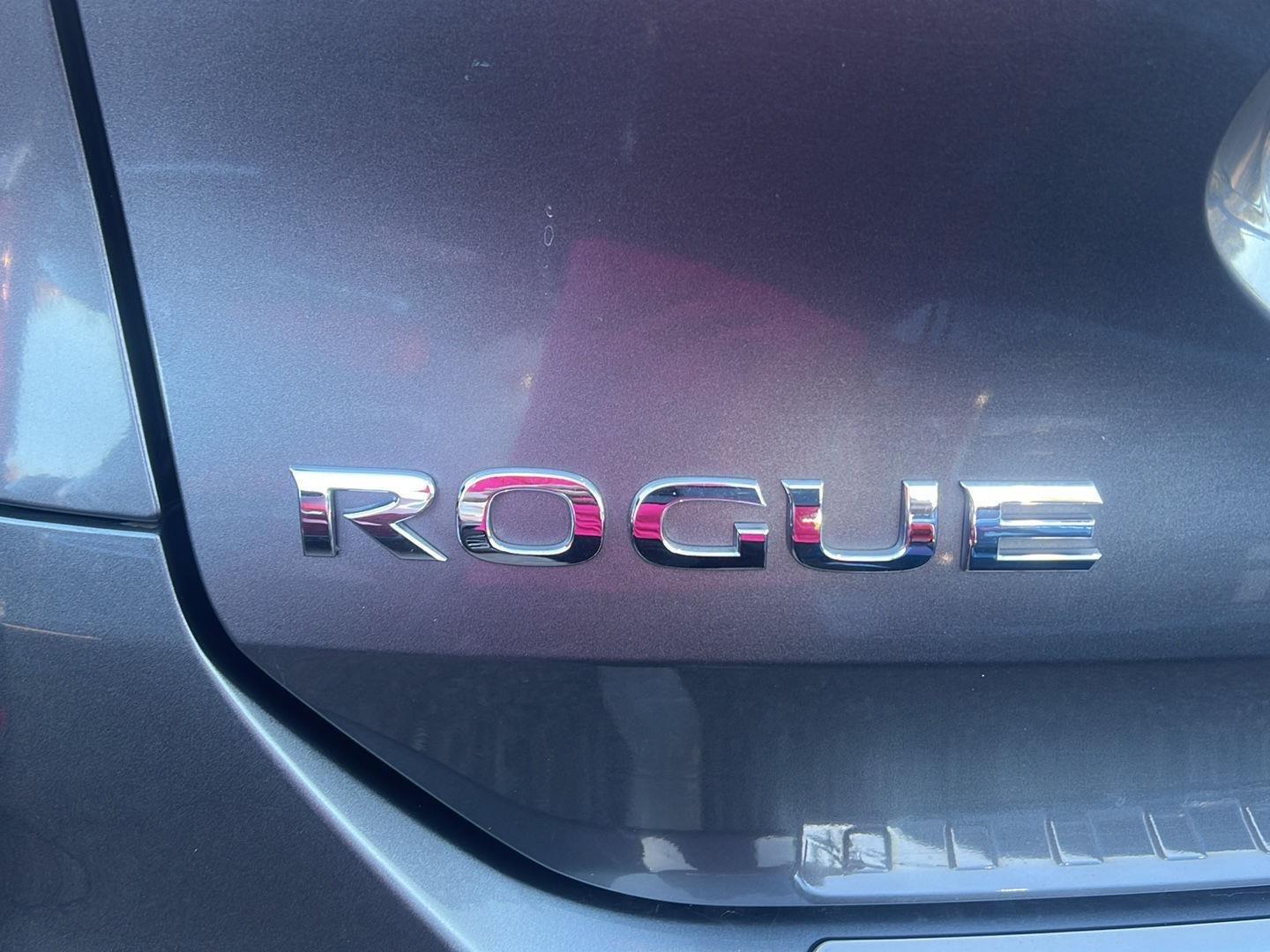 2016 Nissan Rogue photo 23 of 25