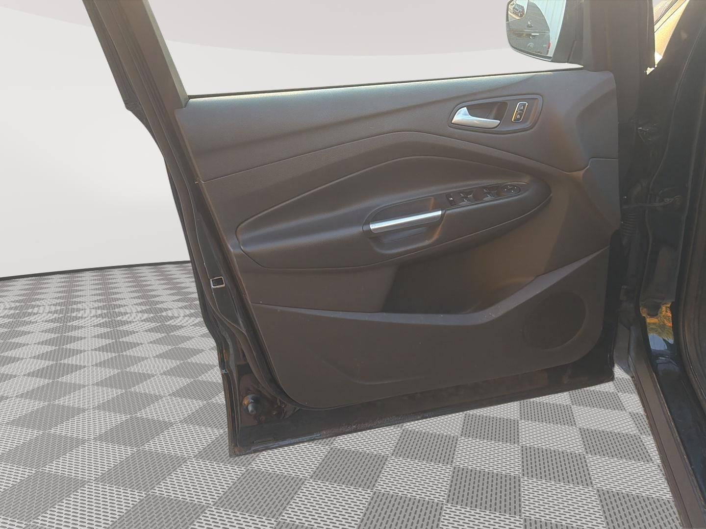 2016 Ford Escape photo 10 of 25