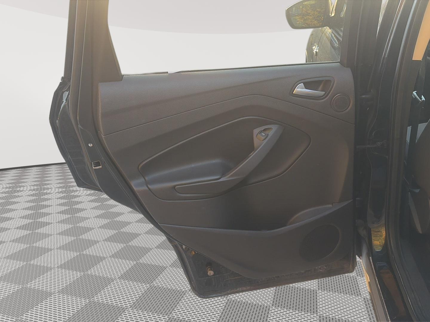 2016 Ford Escape photo 12 of 25