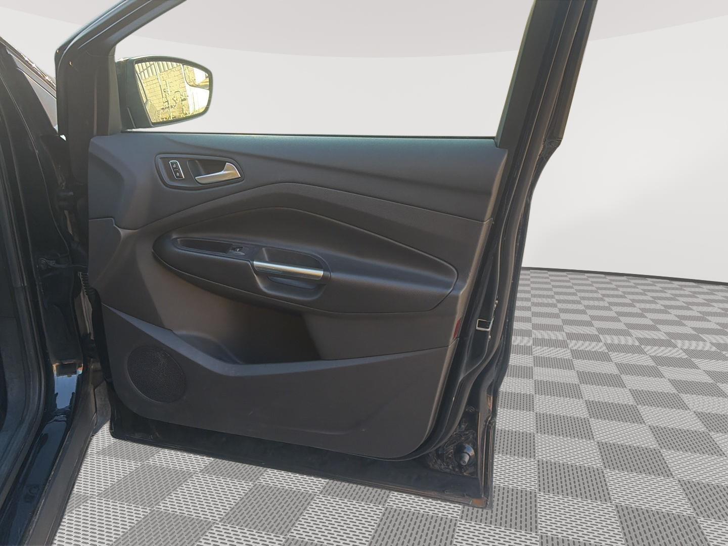 2016 Ford Escape photo 15 of 25