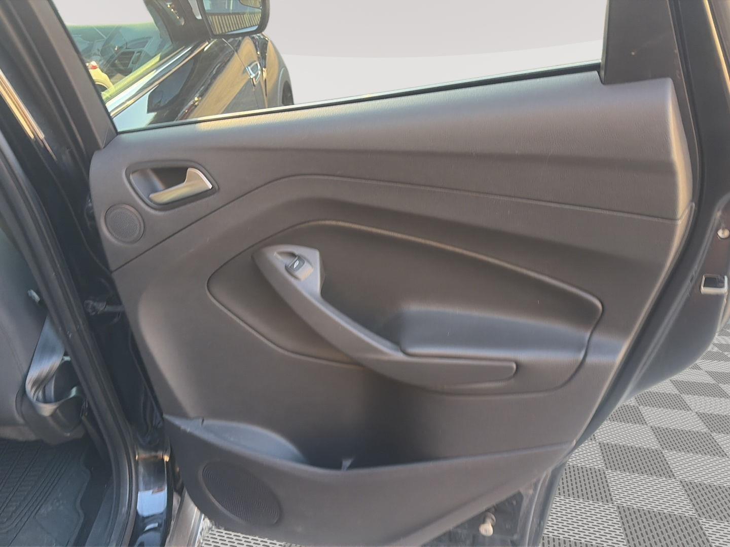 2016 Ford Escape photo 17 of 25
