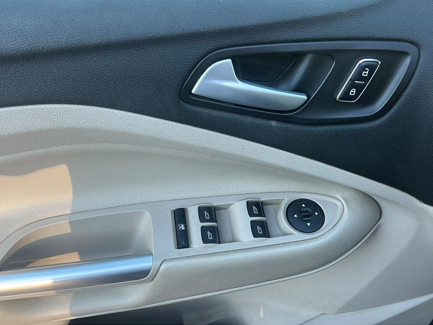 2016 Ford Escape photo 10 of 26