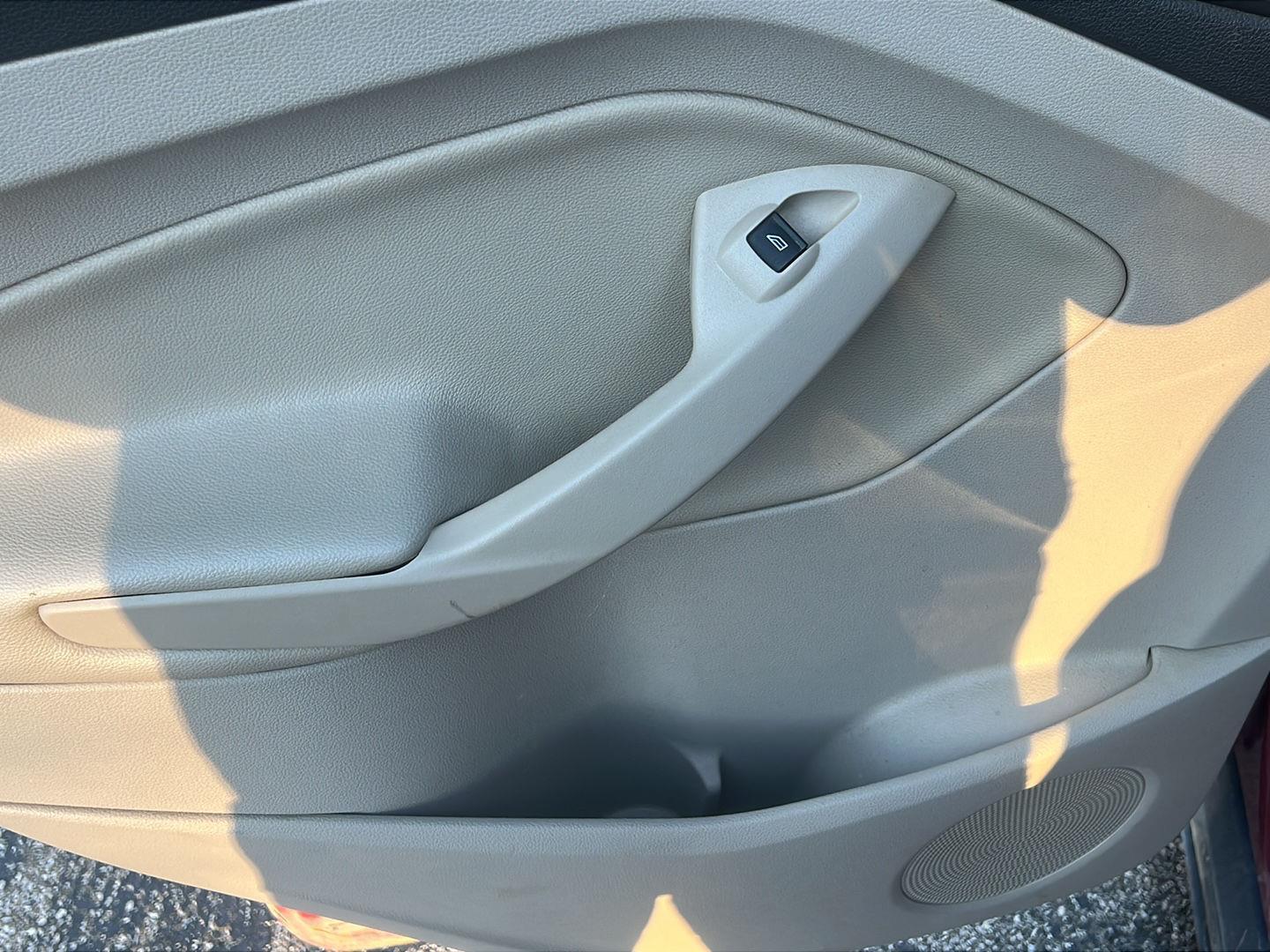 2016 Ford Escape photo 18 of 26