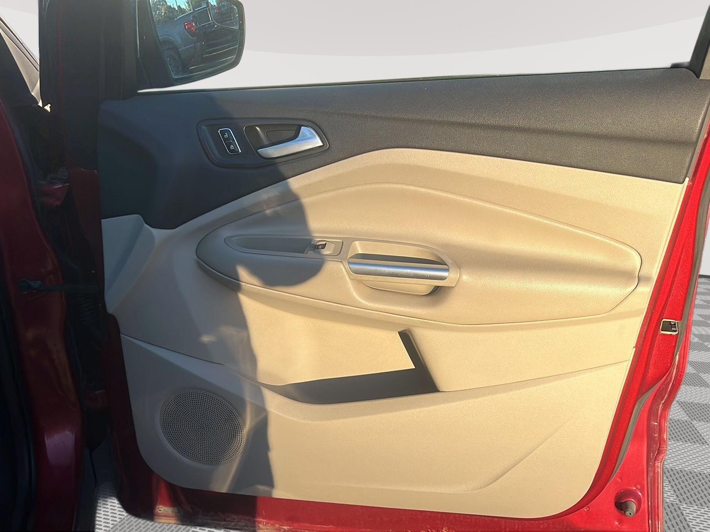2016 Ford Escape photo 23 of 26