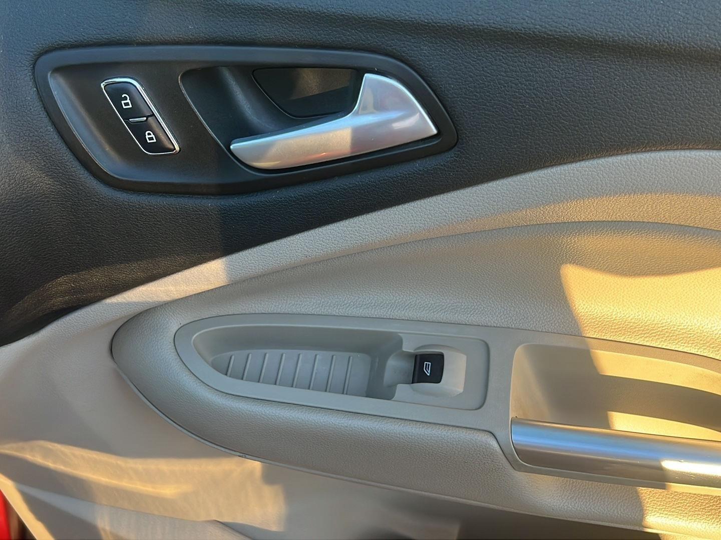 2016 Ford Escape photo 24 of 26