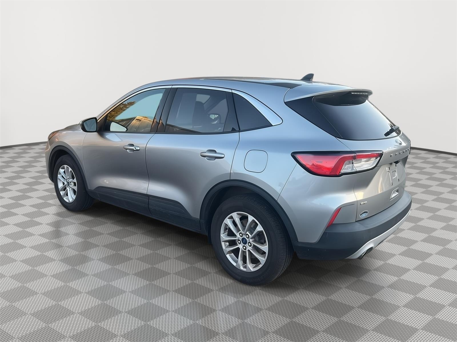 2021 Ford Escape photo 3 of 25