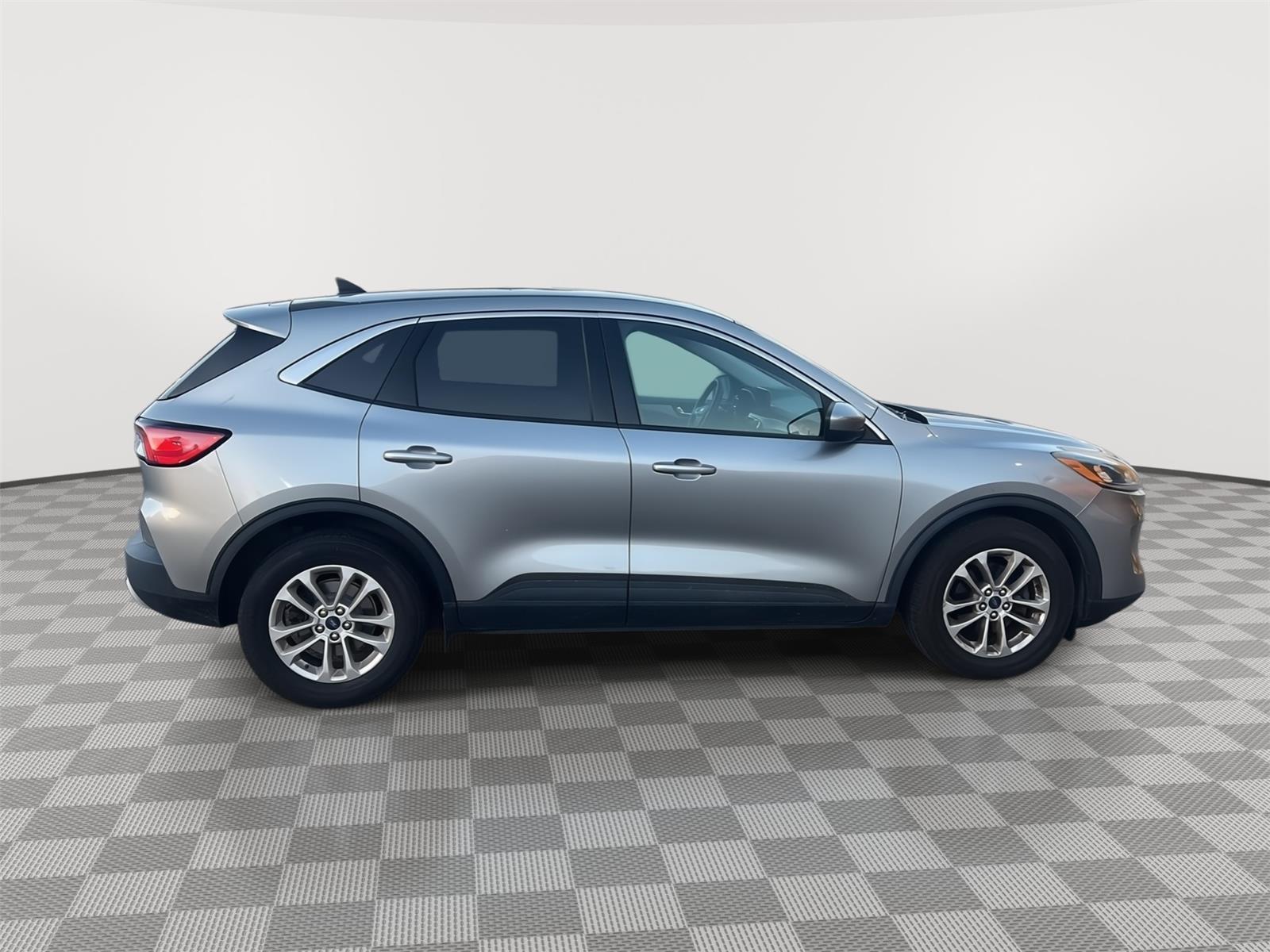 2021 Ford Escape photo 6 of 25