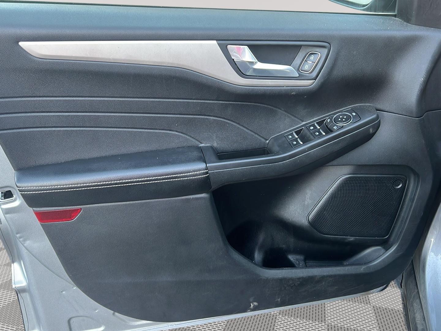 2021 Ford Escape photo 9 of 25